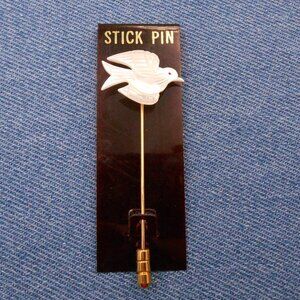 VINTAGE BIRD DOVE IN SHELL ON GOLD TONE STICK LAPEL PIN ON ORIGINAL DISPLAY CARD